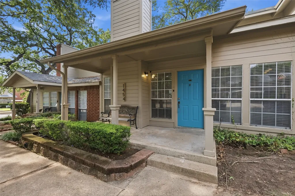 1454 Meadowood Village Drive Fort Worth TX 76120