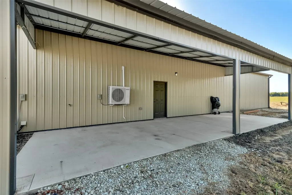 1158 County Road 1240 Savoy TX 75479