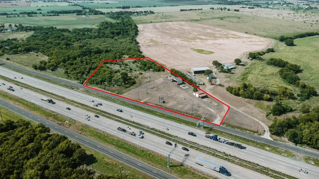 7110 S Interstate 45 Service Road Alma TX 75119