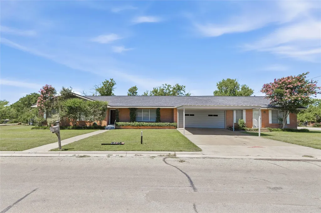 1301 15th Street Brownwood TX 76801