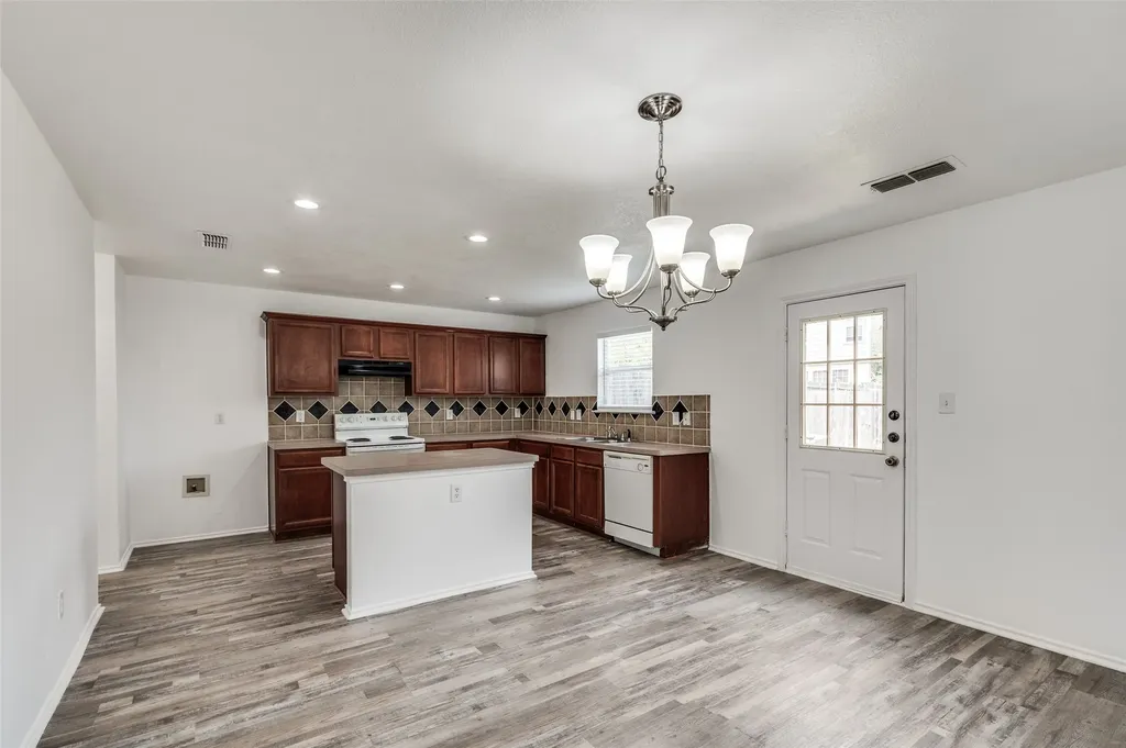 8101 Stanton Court Fort Worth TX 76120