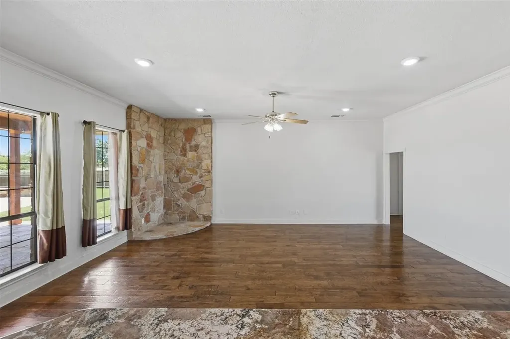 122 Eagle Pass Lane Weatherford TX 76087