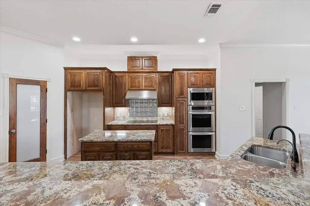 122 Eagle Pass Lane Weatherford TX 76087