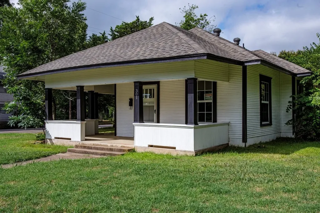 301 Madison Street Cleburne TX 76033