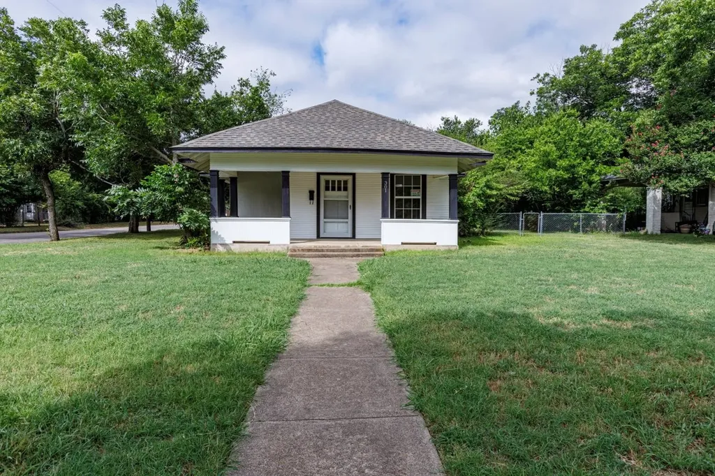301 Madison Street Cleburne TX 76033