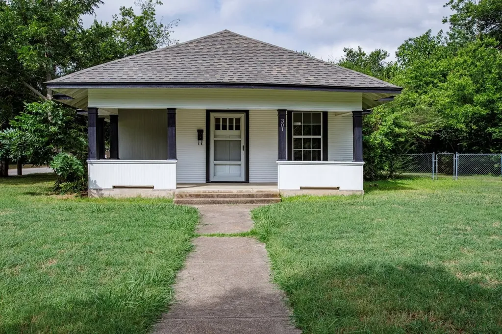 301 Madison Street Cleburne TX 76033