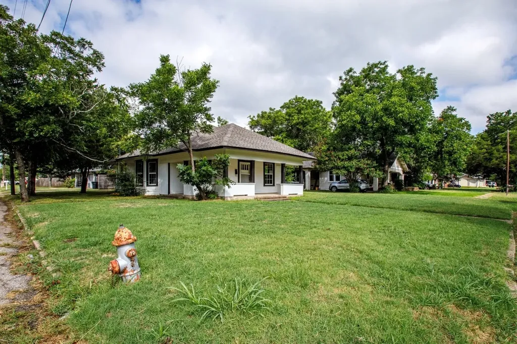 301 Madison Street Cleburne TX 76033