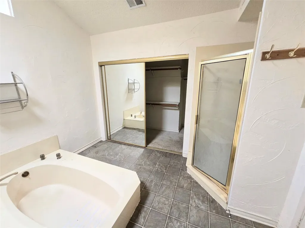 2211 Baltic Avenue Arlington TX 76011