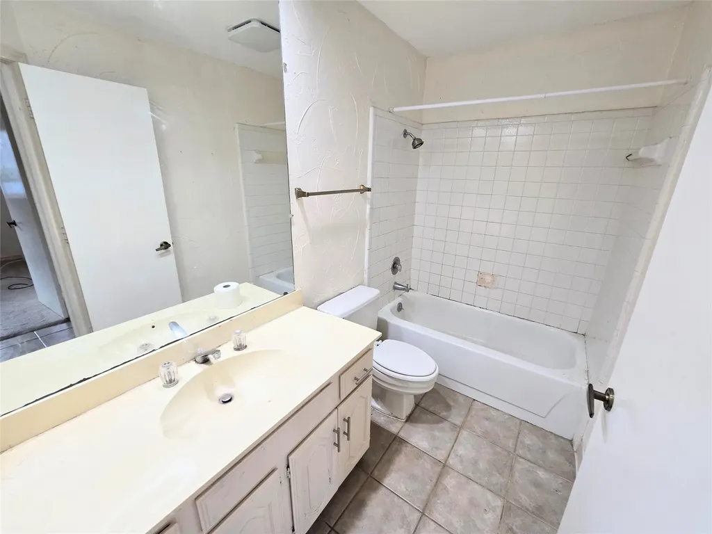 2211 Baltic Avenue Arlington TX 76011