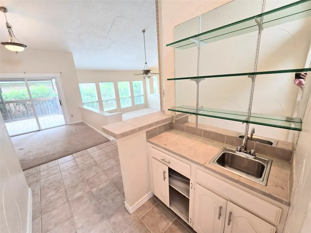 2211 Baltic Avenue Arlington TX 76011