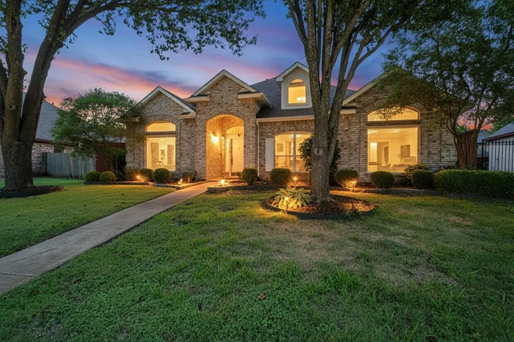 1132 Devonshire Drive Desoto TX 75115