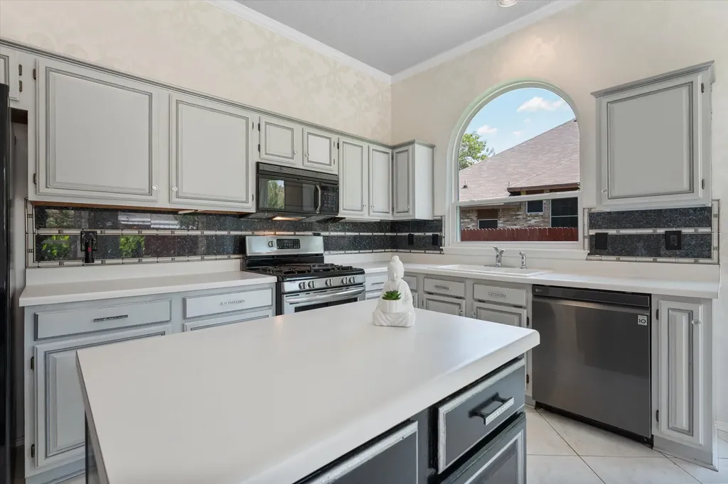 1132 Devonshire Drive Desoto TX 75115