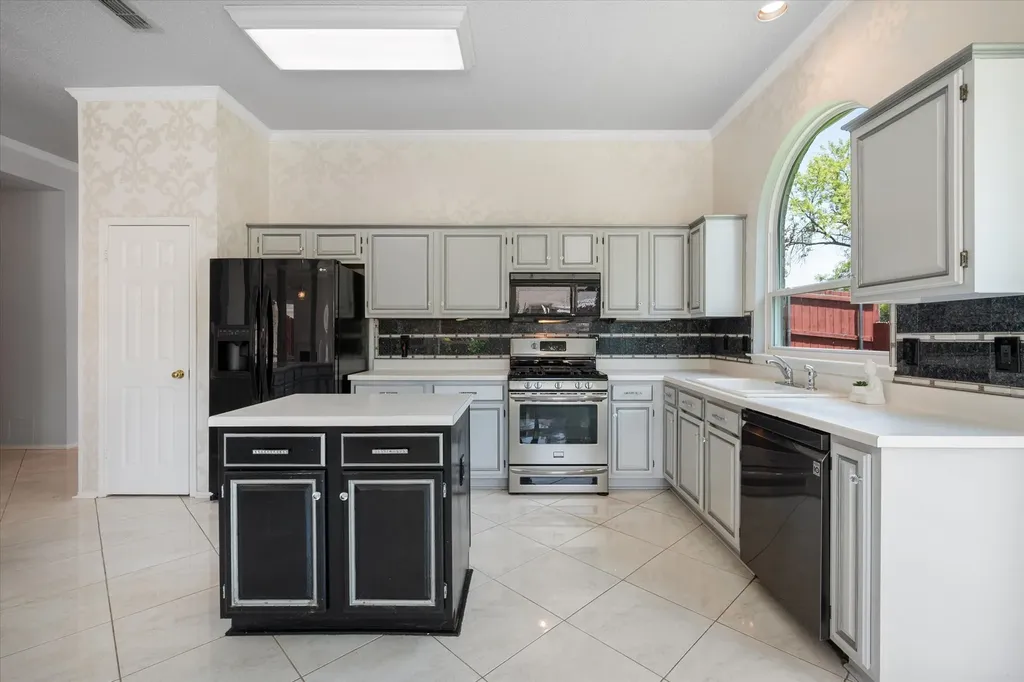 1132 Devonshire Drive Desoto TX 75115