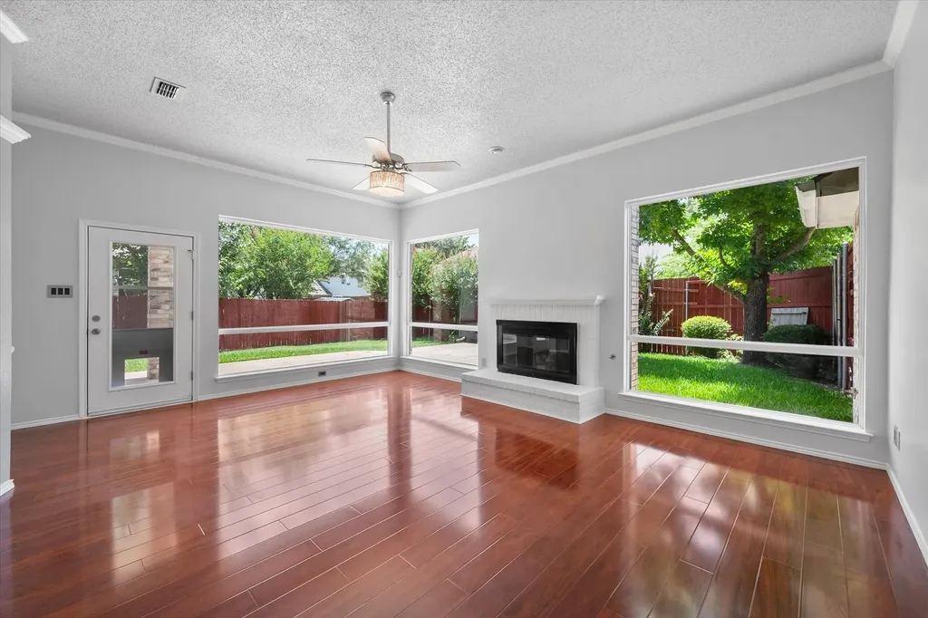 1132 Devonshire Drive Desoto TX 75115