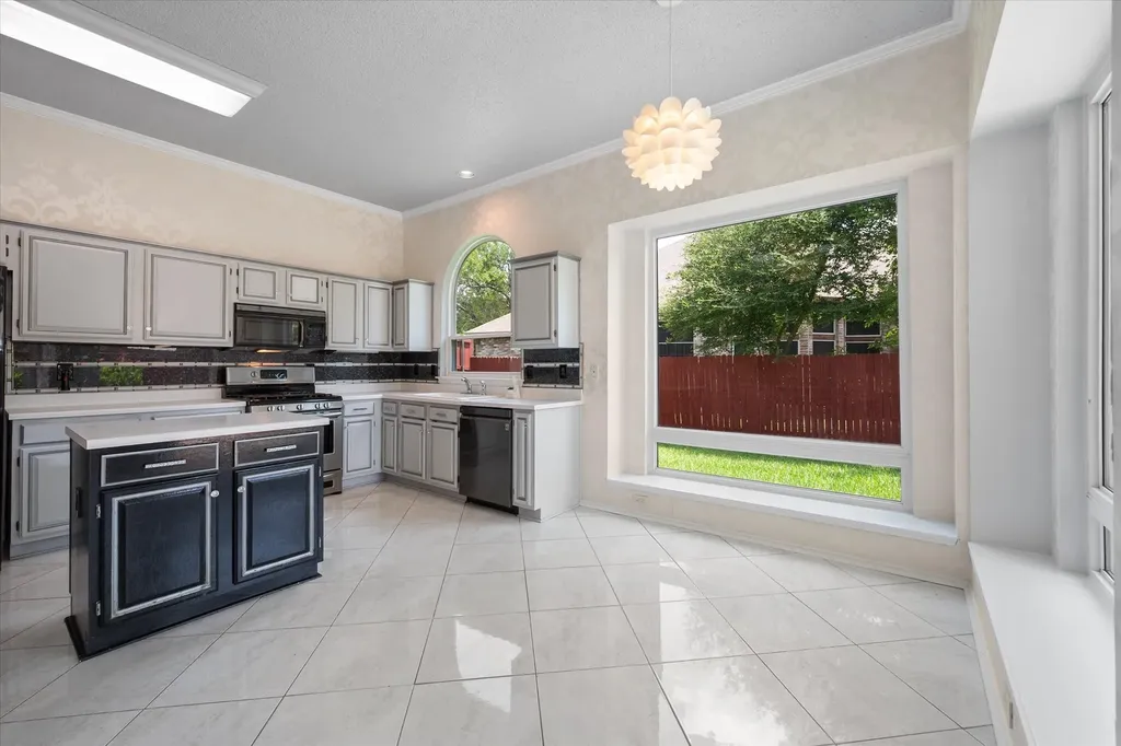 1132 Devonshire Drive Desoto TX 75115