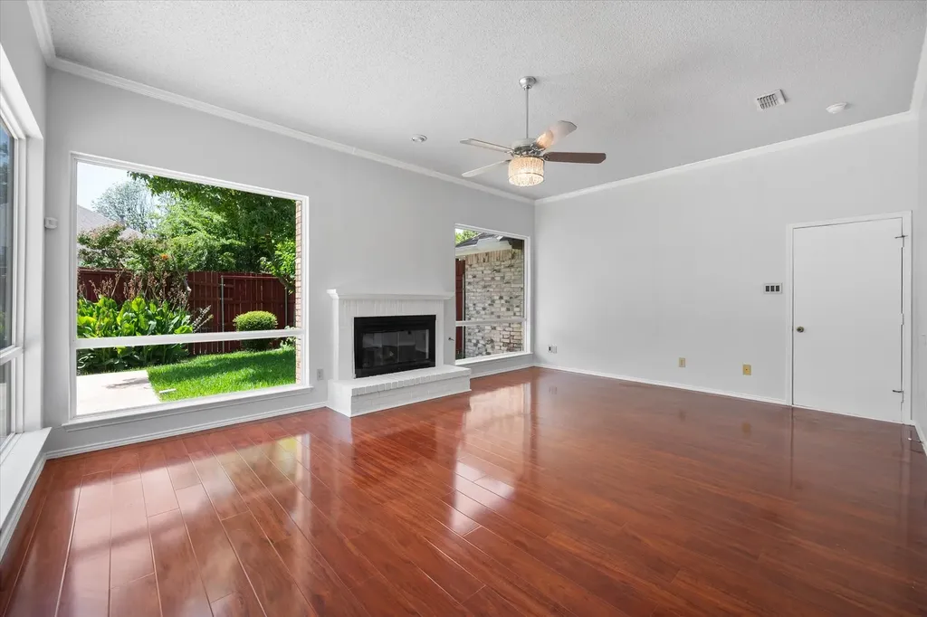 1132 Devonshire Drive Desoto TX 75115