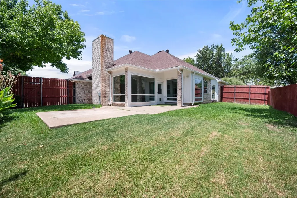1132 Devonshire Drive Desoto TX 75115
