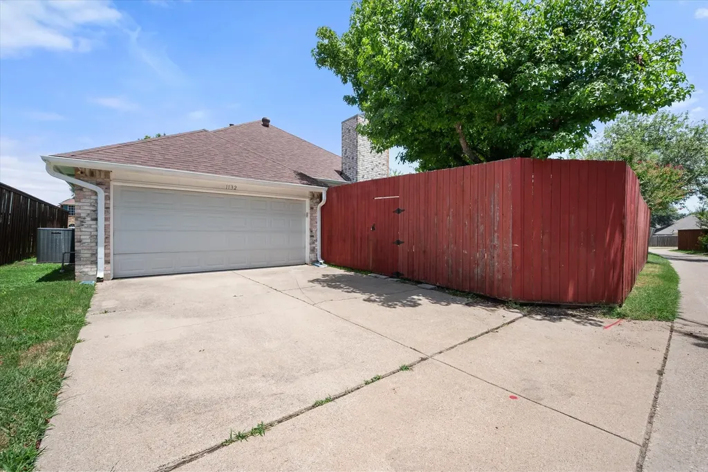 1132 Devonshire Drive Desoto TX 75115