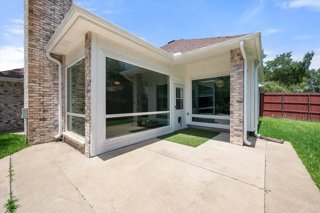 1132 Devonshire Drive Desoto TX 75115
