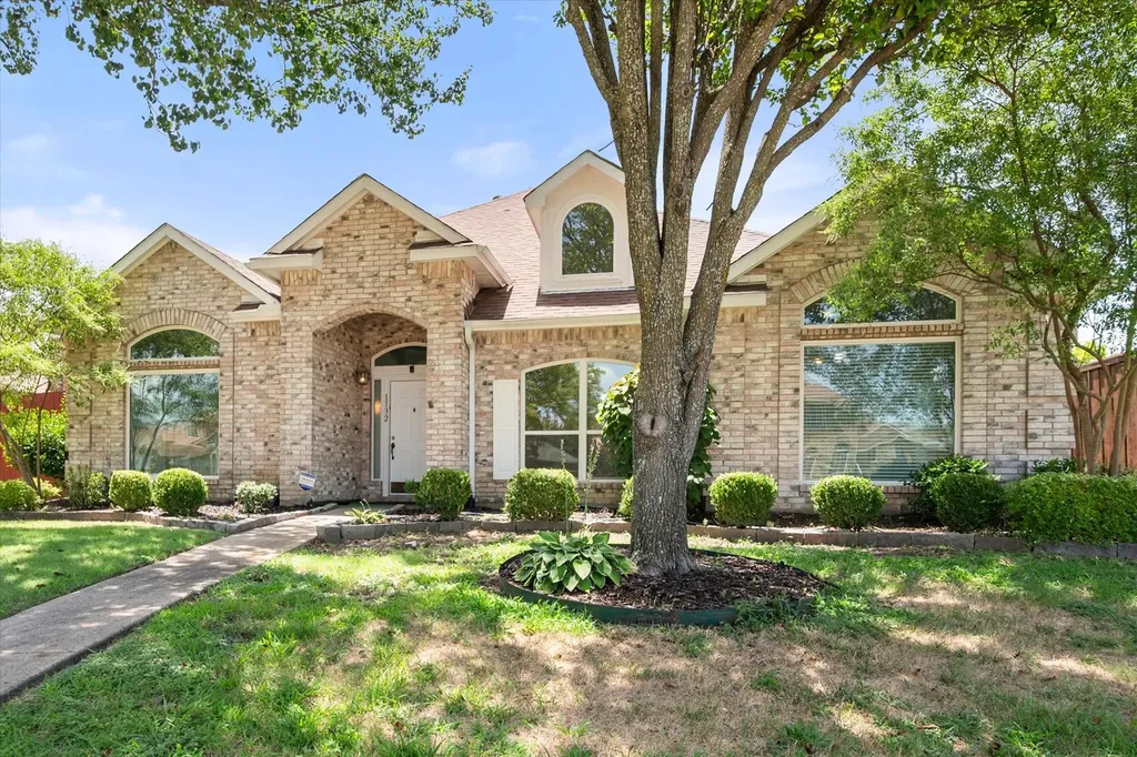 1132 Devonshire Drive Desoto TX 75115