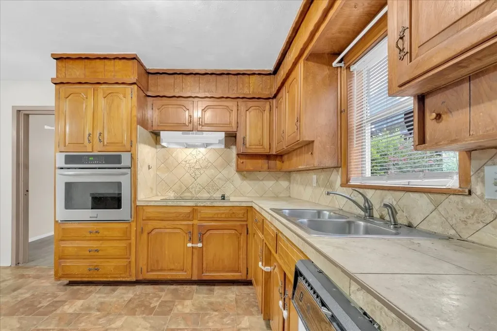 1113 Hudgins Avenue Fort Worth TX 76111