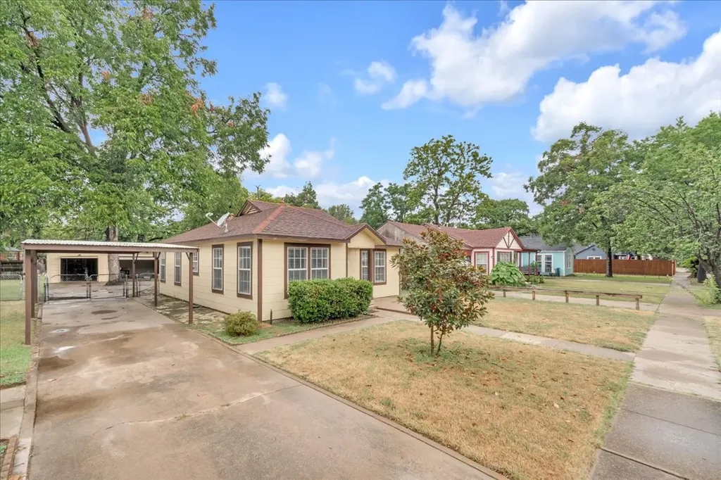 1113 Hudgins Avenue Fort Worth TX 76111
