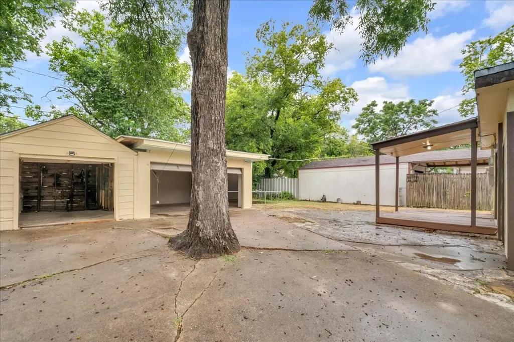 1113 Hudgins Avenue Fort Worth TX 76111