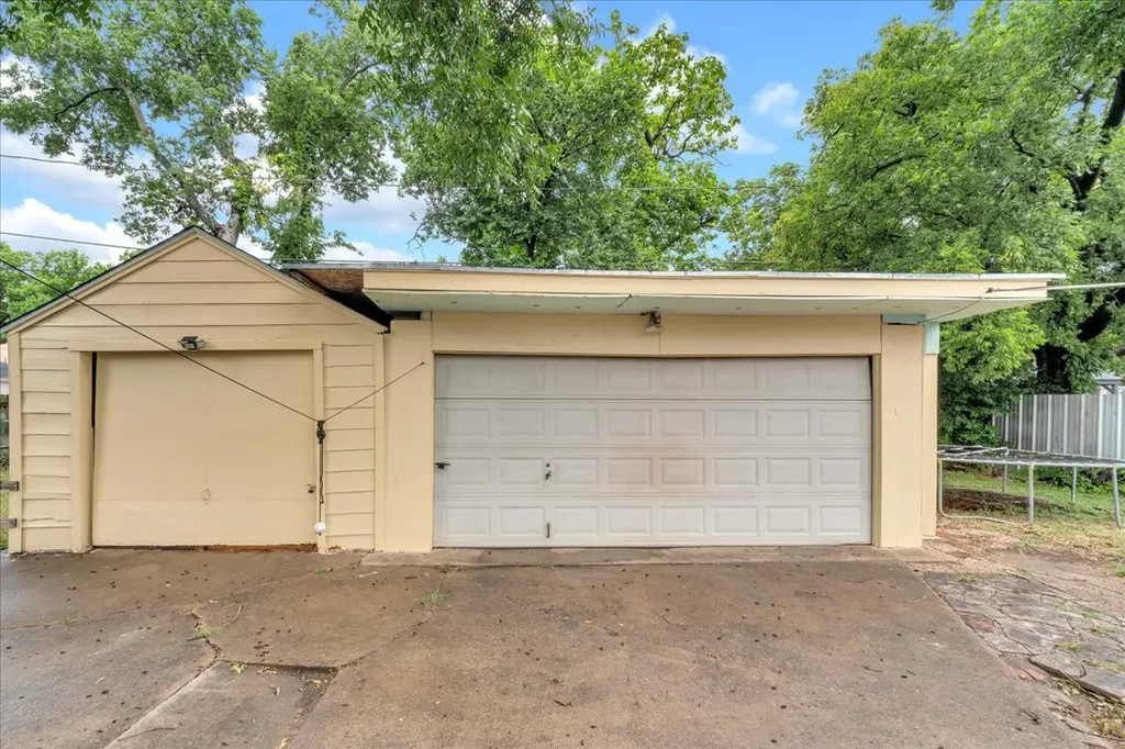 1113 Hudgins Avenue Fort Worth TX 76111