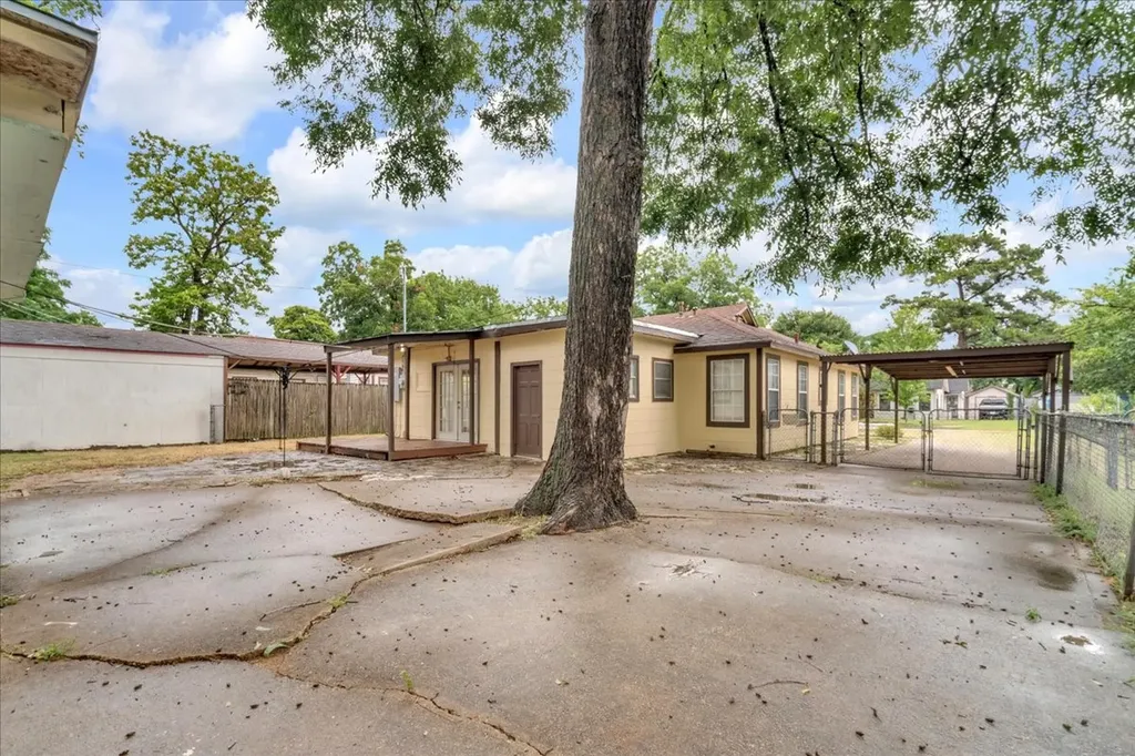 1113 Hudgins Avenue Fort Worth TX 76111