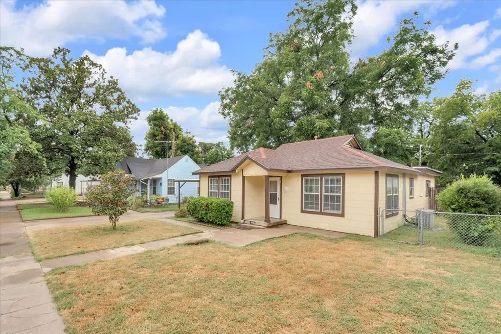 1113 Hudgins Avenue Fort Worth TX 76111