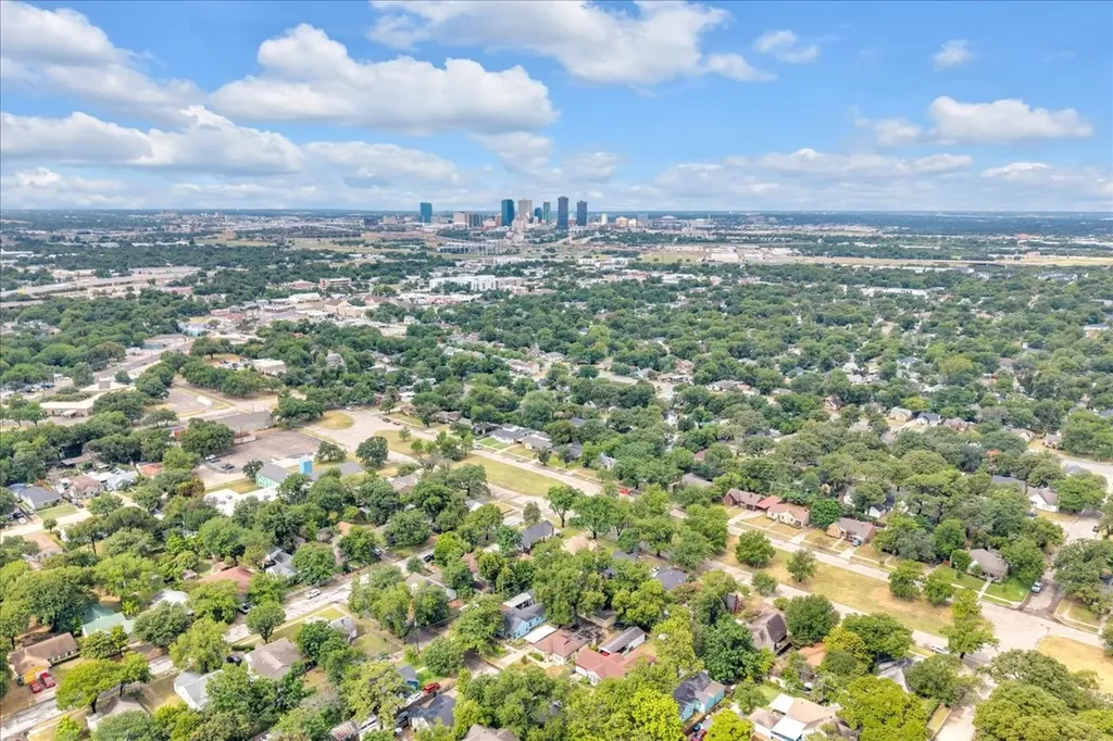 1113 Hudgins Avenue Fort Worth TX 76111