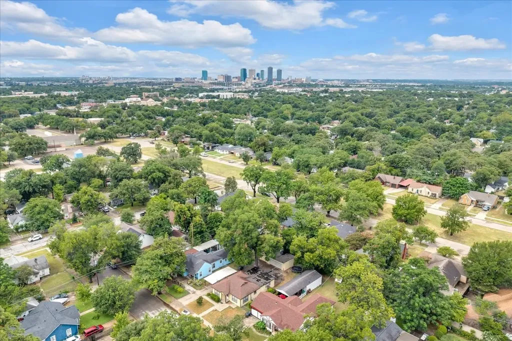 1113 Hudgins Avenue Fort Worth TX 76111