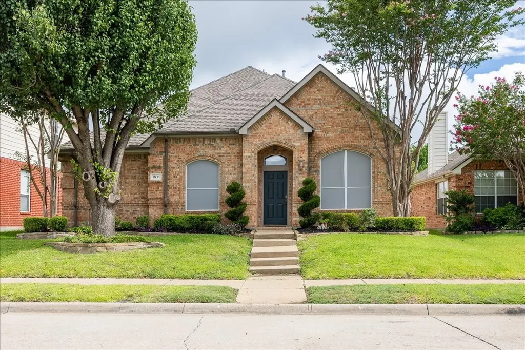 1511 Fallcreek Court Allen TX 75002