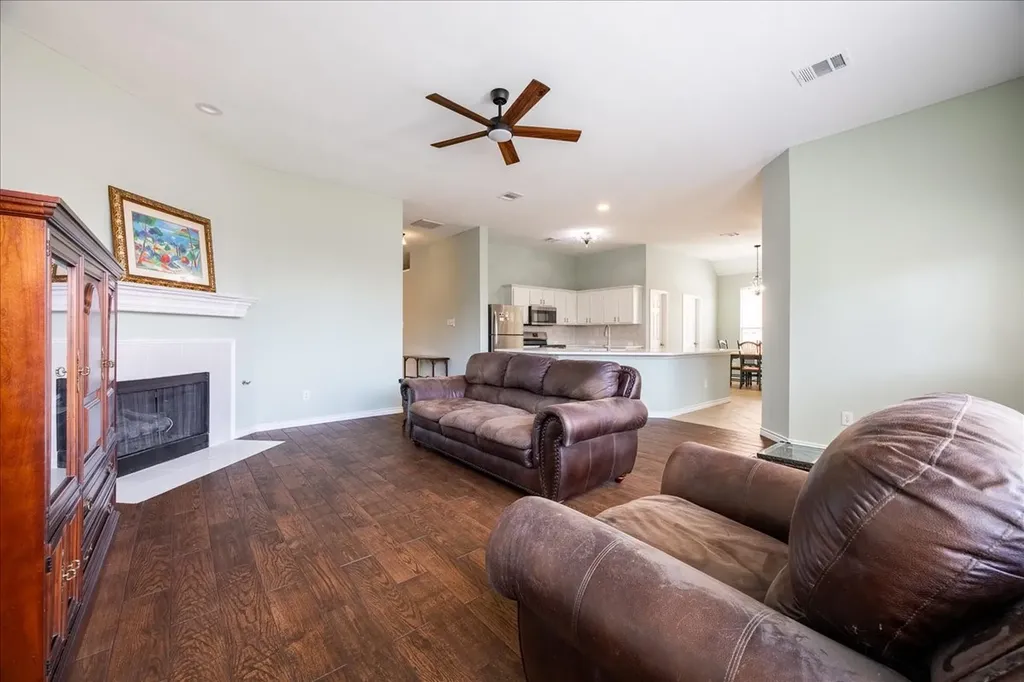 1511 Fallcreek Court Allen TX 75002