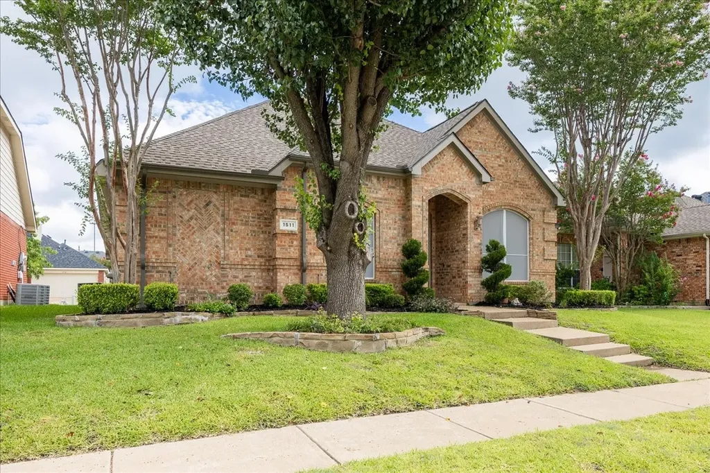 1511 Fallcreek Court Allen TX 75002