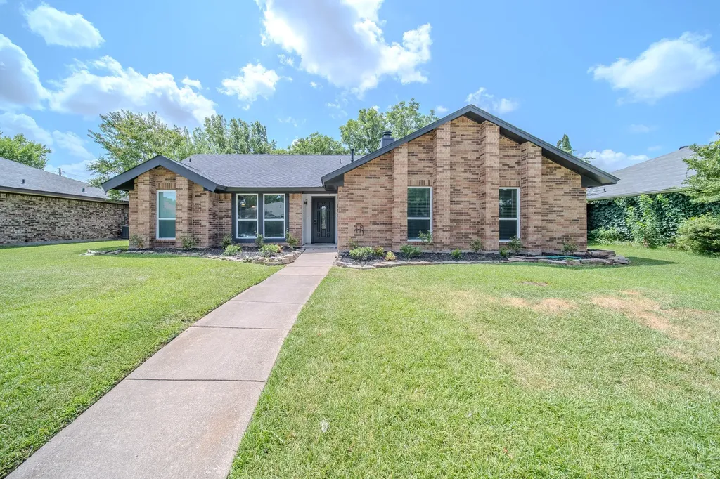 142 Ridgegate Drive Garland TX 75040