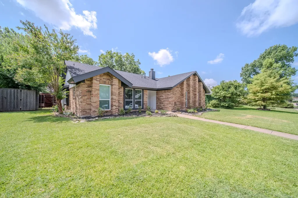 142 Ridgegate Drive Garland TX 75040