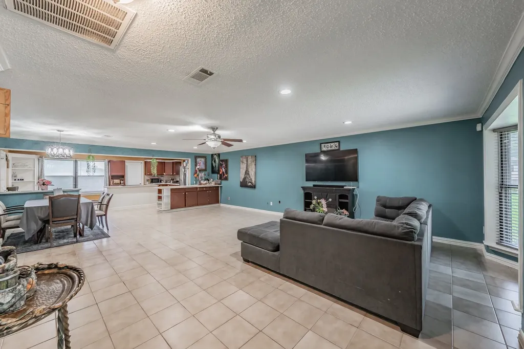 713 Keystone Street Mesquite TX 75149