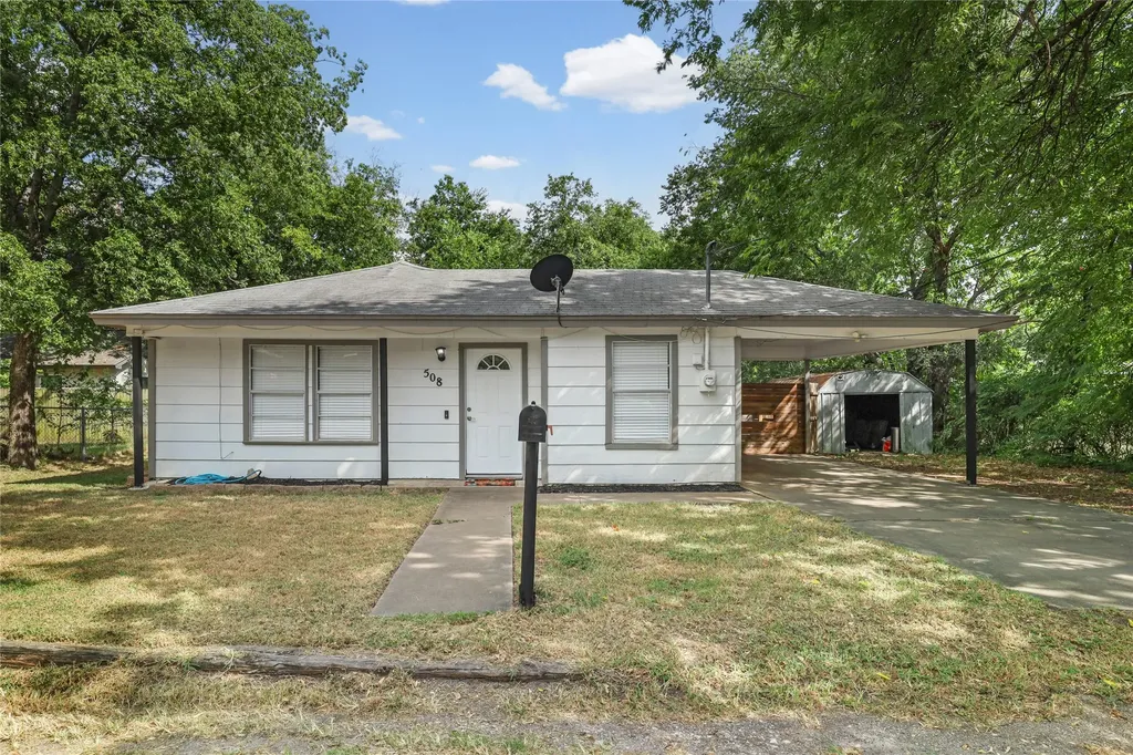 508 Batterson Street Cleburne TX 76031