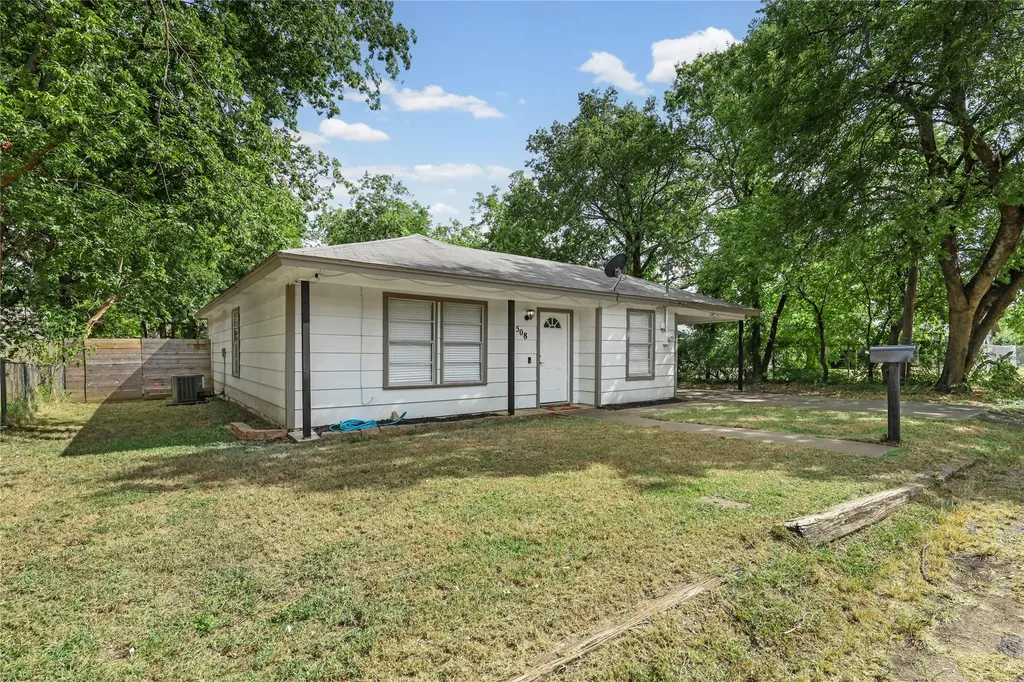 508 Batterson Street Cleburne TX 76031