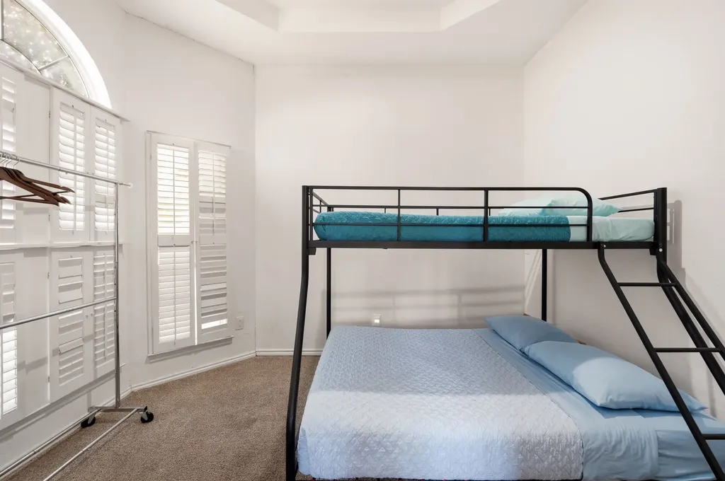 5402 Peninsula Way Garland TX 75043