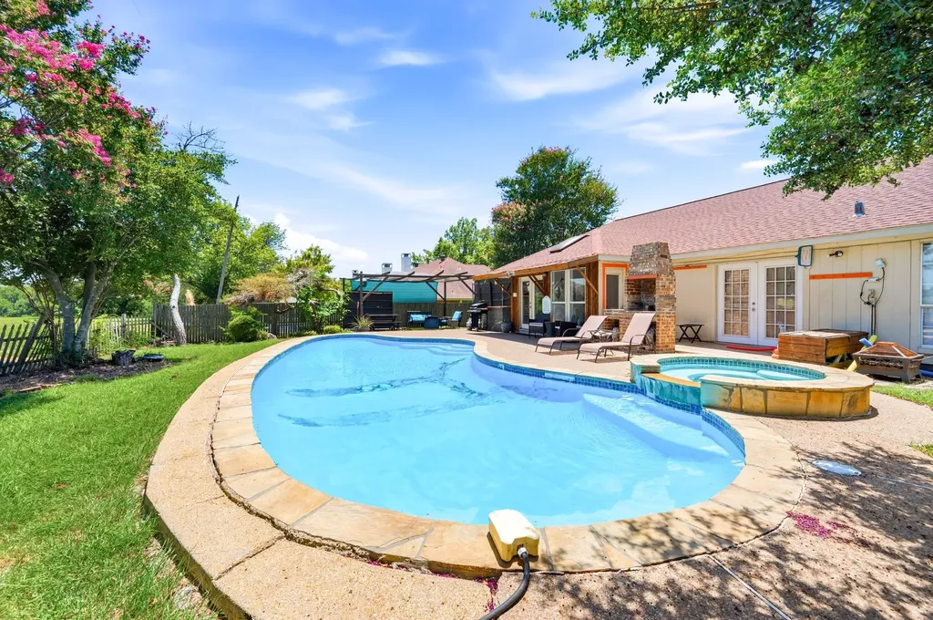 5402 Peninsula Way Garland TX 75043