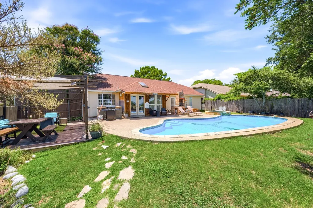 5402 Peninsula Way Garland TX 75043