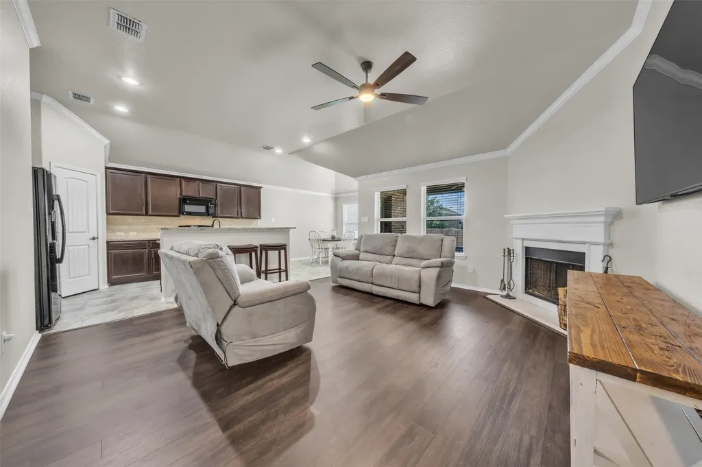 381 Coral Vine Lane Burleson TX 76028