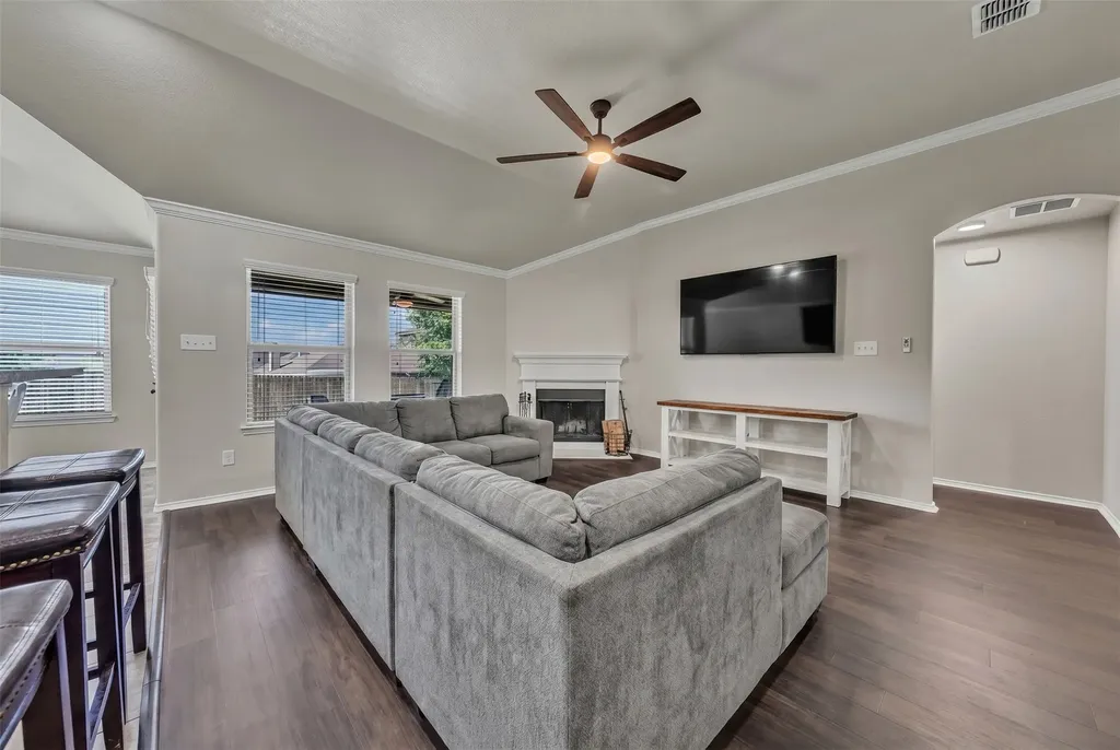 381 Coral Vine Lane Burleson TX 76028