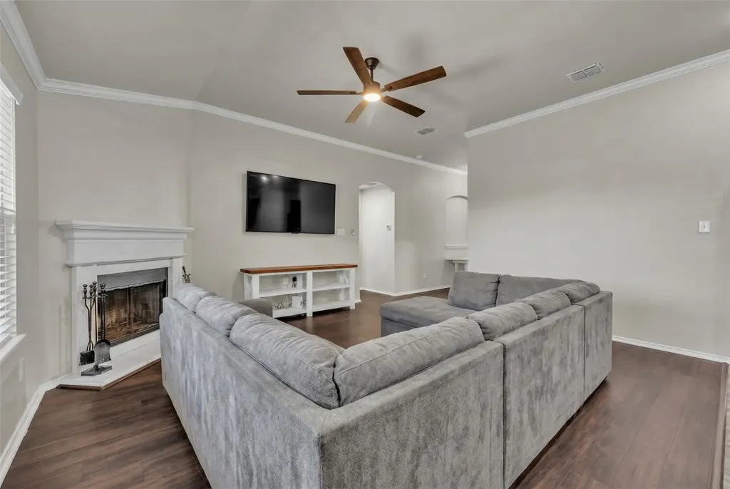 381 Coral Vine Lane Burleson TX 76028