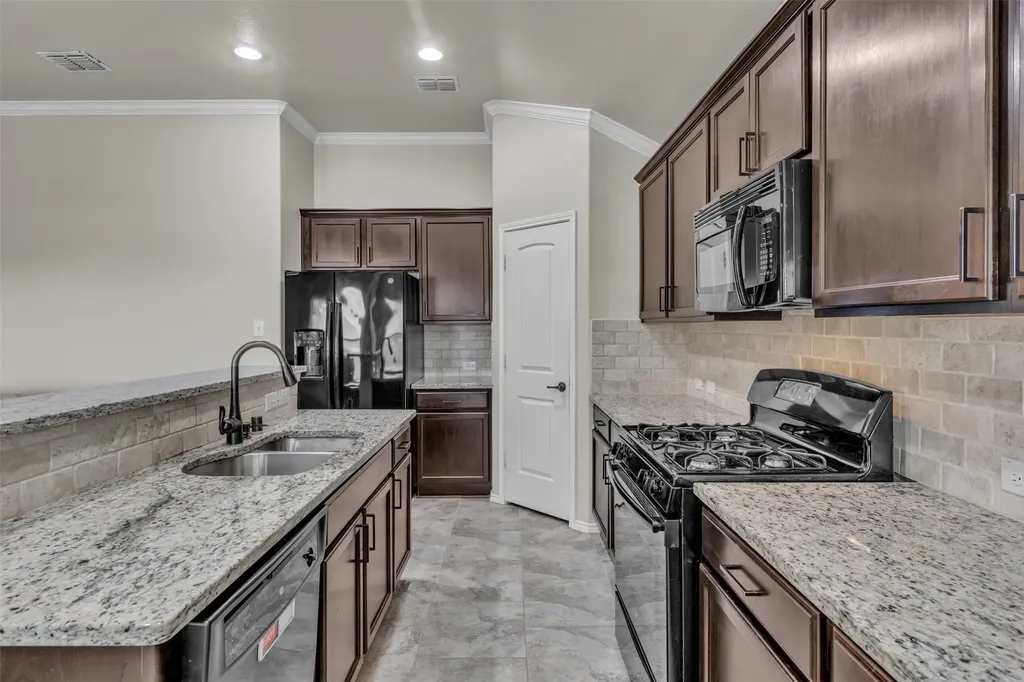 381 Coral Vine Lane Burleson TX 76028