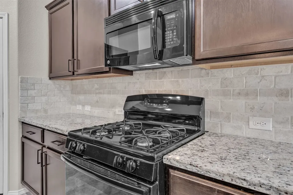 381 Coral Vine Lane Burleson TX 76028