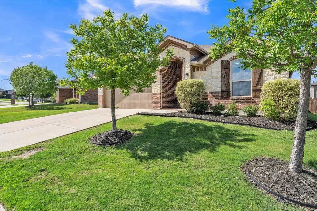 381 Coral Vine Lane Burleson TX 76028