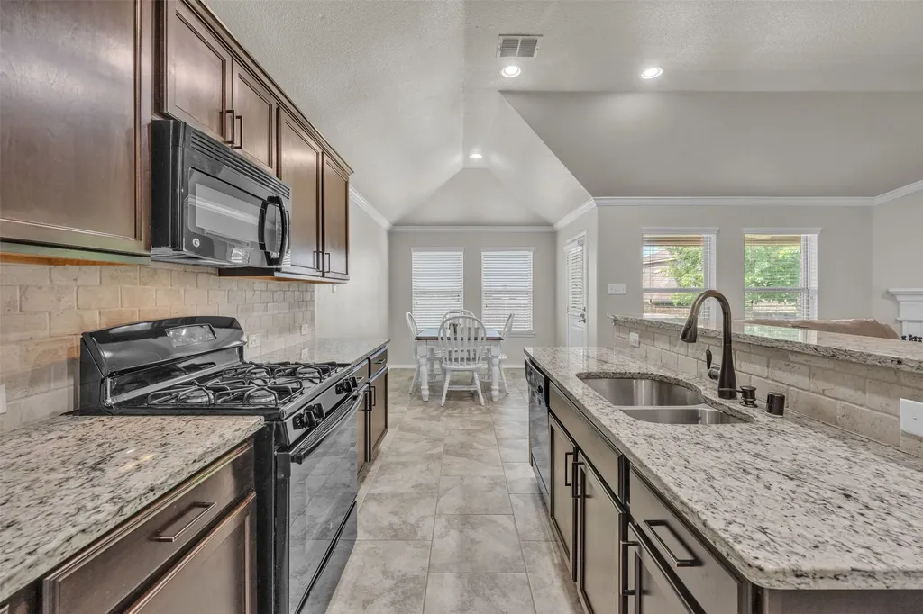 381 Coral Vine Lane Burleson TX 76028